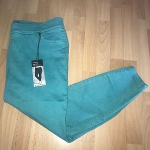 NWT Turquoise Torrid Jegging